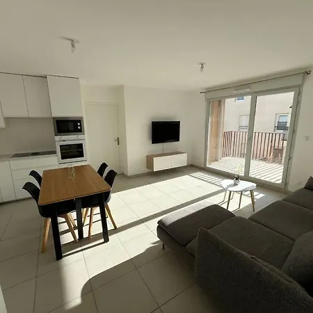 Appartement Cosy A Bron Exterior photo