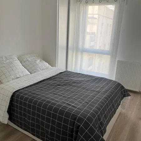 Appartement Cosy A Bron Exterior photo